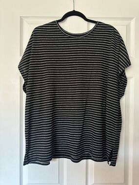 BANANA REPUBLIC Black and White Striped Short Sleeve Top